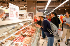 <b>成了不少小伴侣和老年顾客购物后的例行检</b>